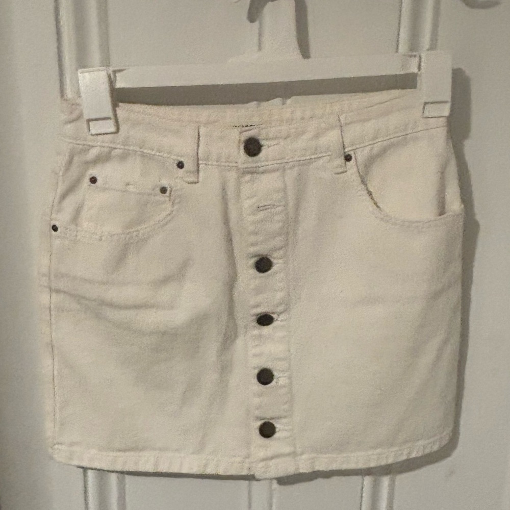 NWOT Billabong Cream Mini Skirt